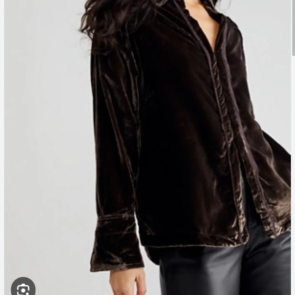 Elegant Chocolate Brown Velvet Women's Top - Picture 1 of 10